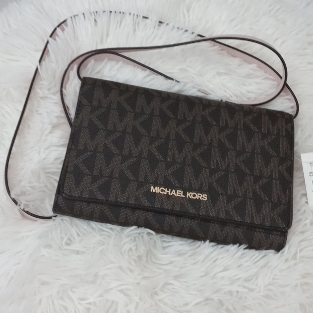 Micheal Kors crossbody clutch